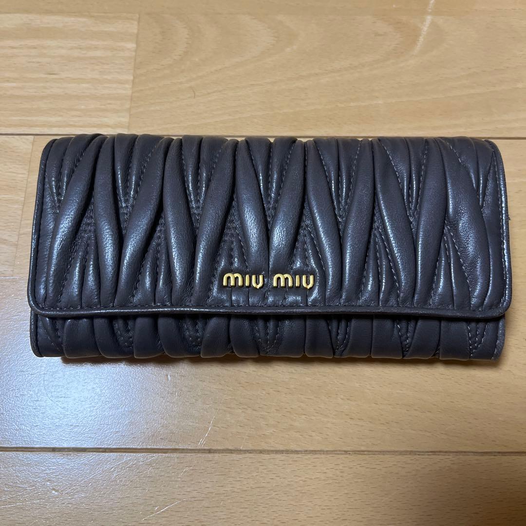 ミュウミュウ長財布