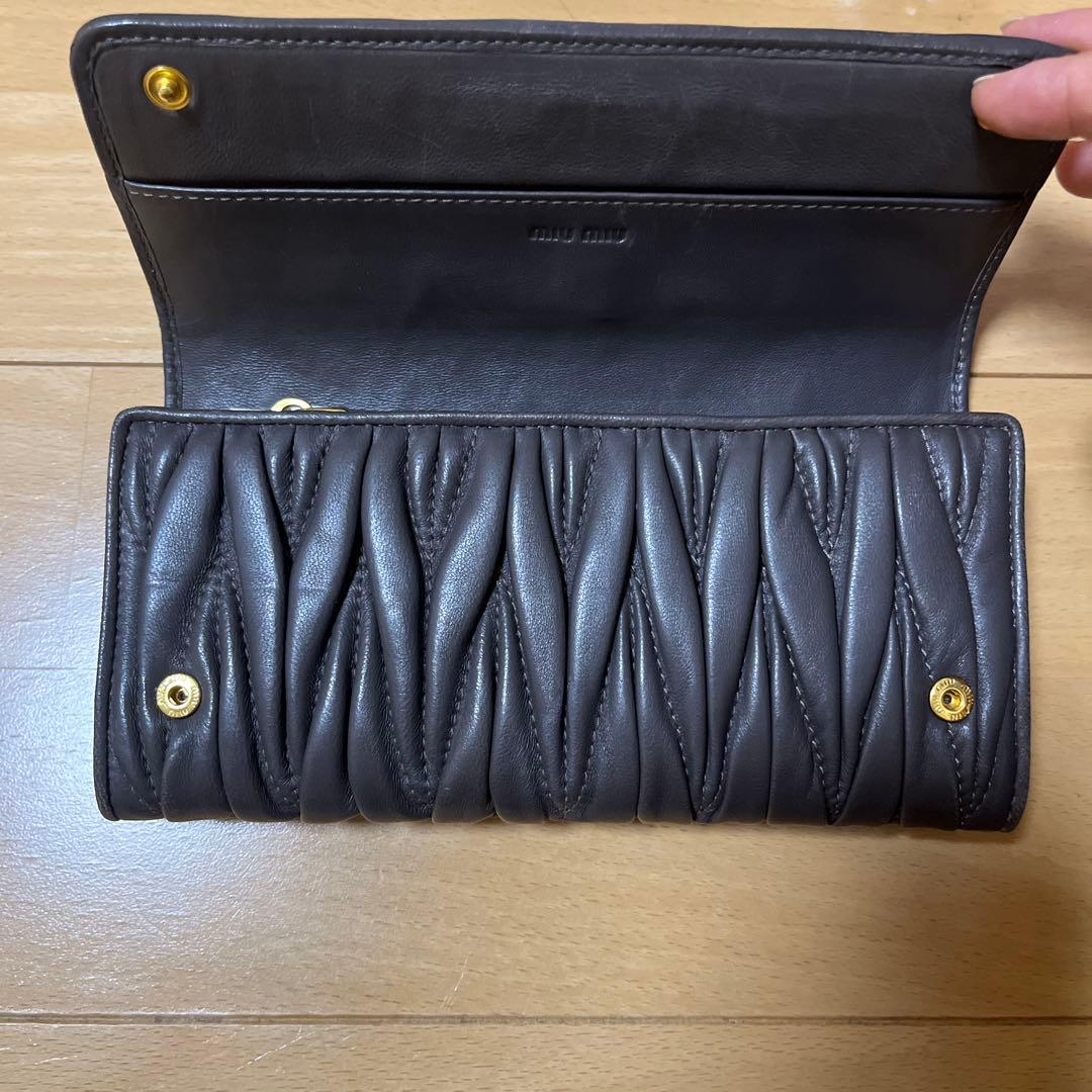 ミュウミュウ長財布