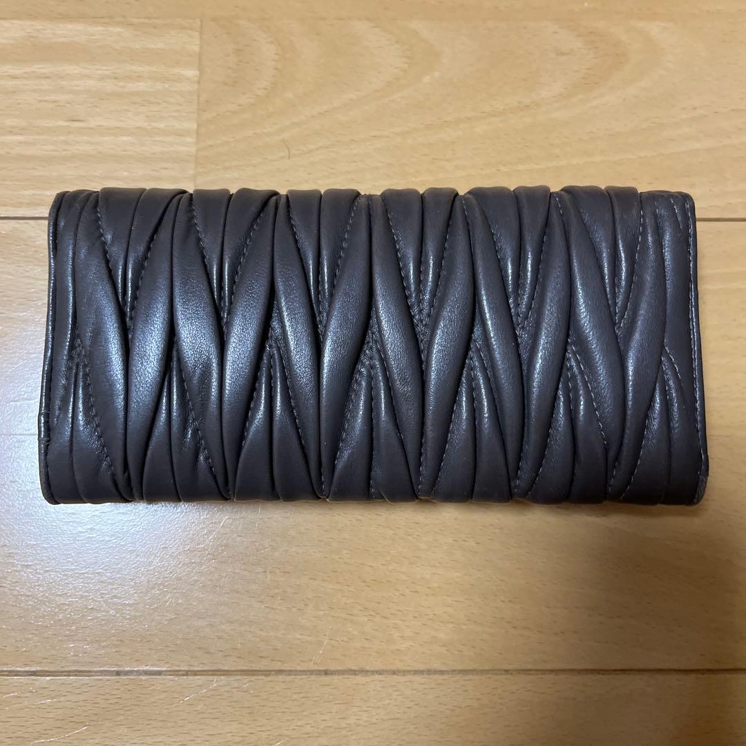 ミュウミュウ長財布