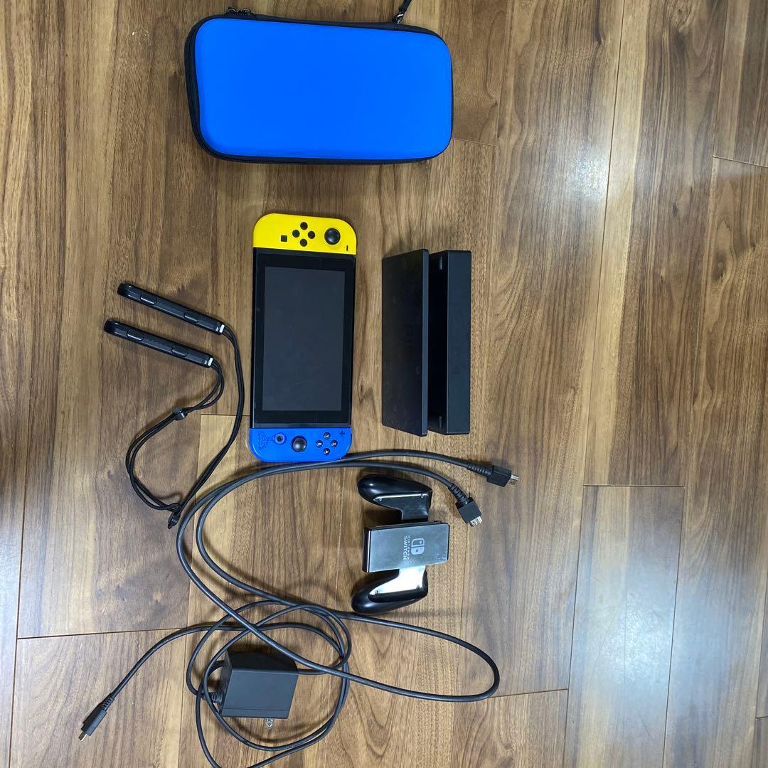 Nintendo Switch 青/黄 キャラクター柄 本体　フォートナイト