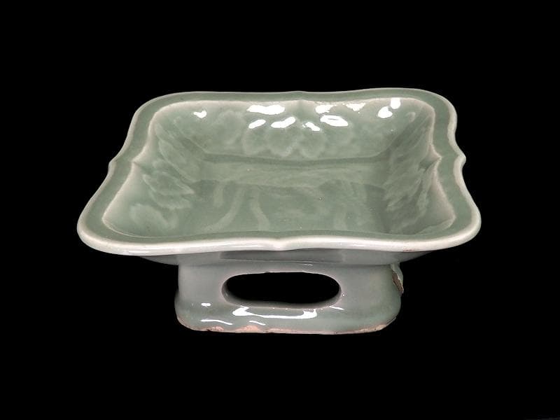 三田青磁　桐に鳳凰の図　台付き四方皿　菓子皿　D874AS-CSo