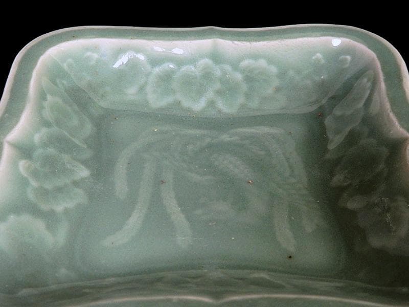 三田青磁　桐に鳳凰の図　台付き四方皿　菓子皿　D874AS-CSo