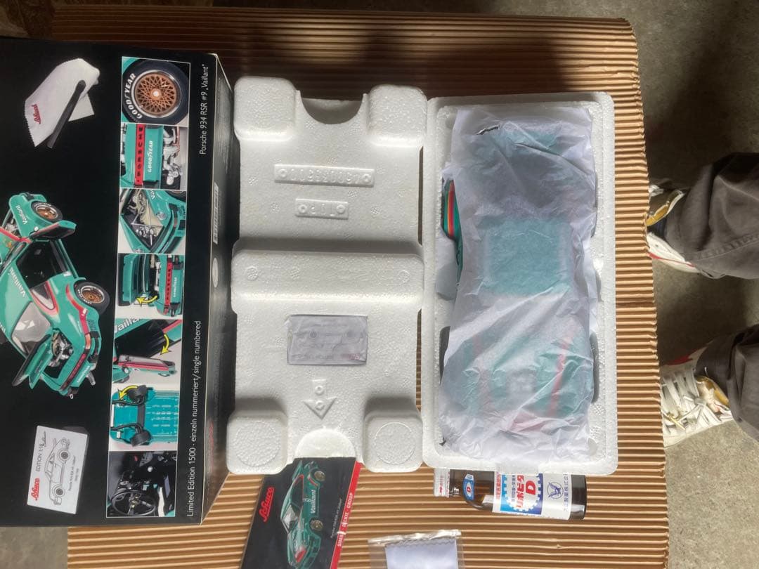 自動車 Schuco 1/18 Porsche 934 RSR #9 Vaillant