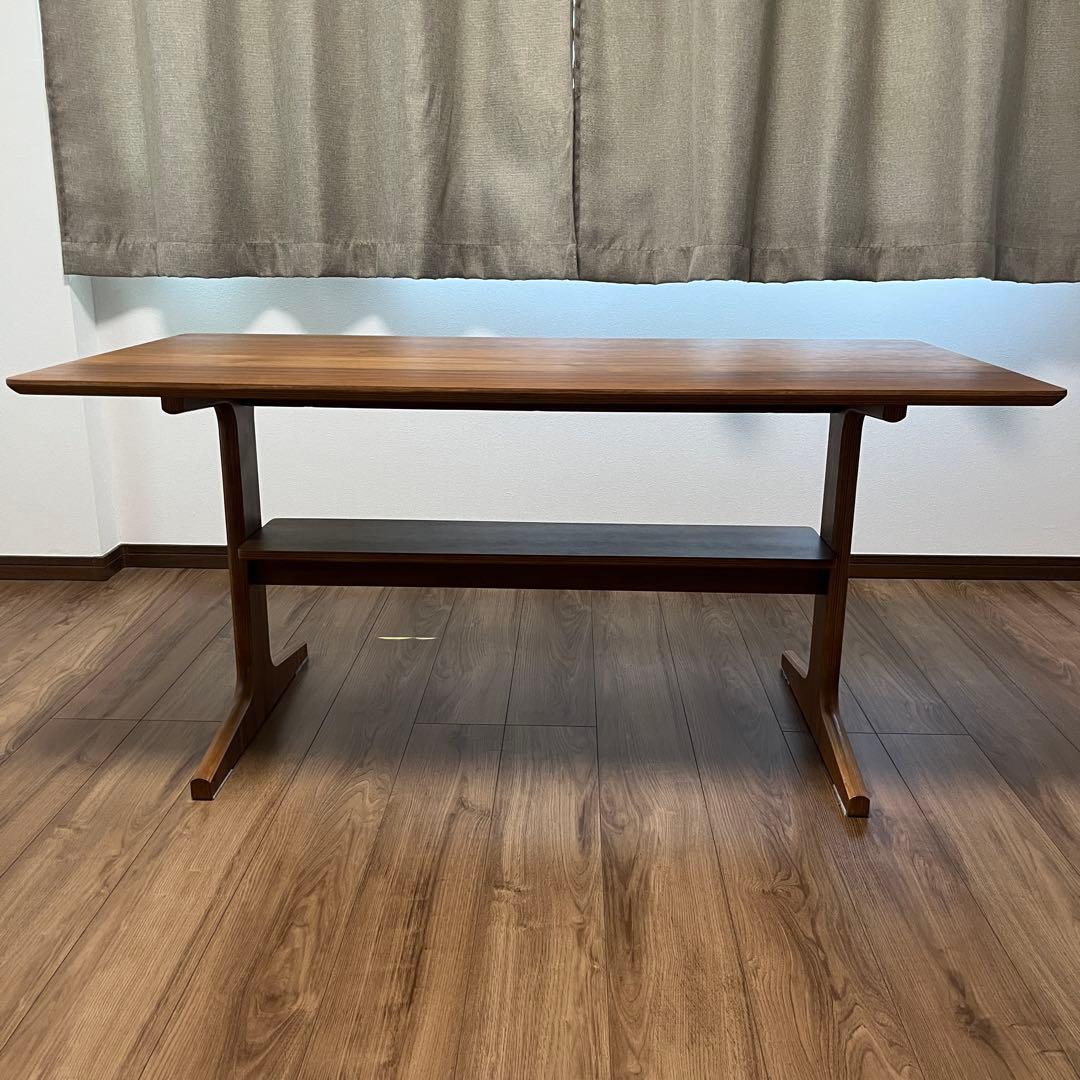 ウッド調　リビングでもダイニングでもつかえるテーブル