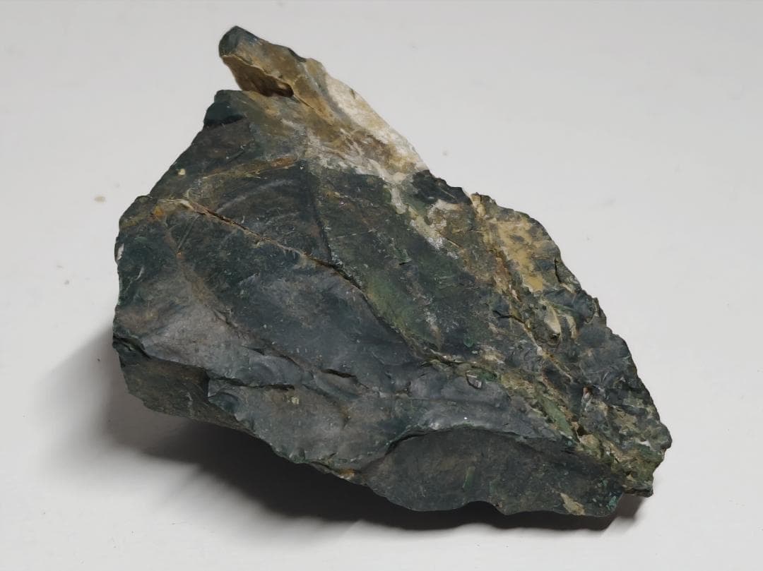 K-58 出雲石 135g 碧玉 瑪瑙 ジャスパー 原石 自然石 誕生石 鉱石