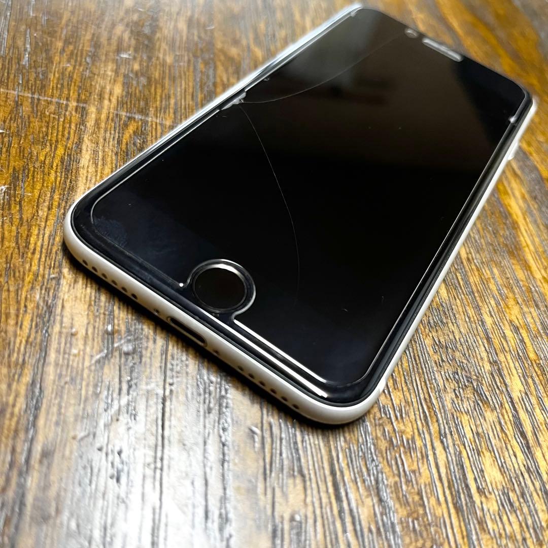 【上美品☆】iPhoneSE 第2世代 本体 white 64GB SIMフリー