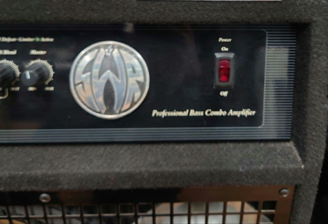 ■■SWR tBlack Beauty ベース用コンボアンプ【真空管アンプ】