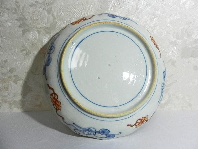 伊万里焼色絵 柘榴 菊 魚藻文様 輪花型七寸皿