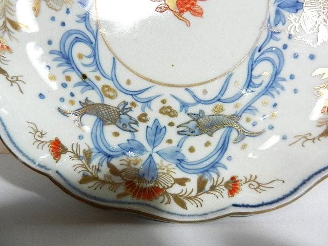 伊万里焼色絵 柘榴 菊 魚藻文様 輪花型七寸皿