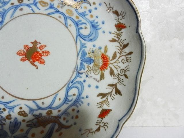 伊万里焼色絵 柘榴 菊 魚藻文様 輪花型七寸皿