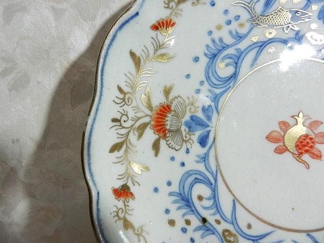 伊万里焼色絵 柘榴 菊 魚藻文様 輪花型七寸皿