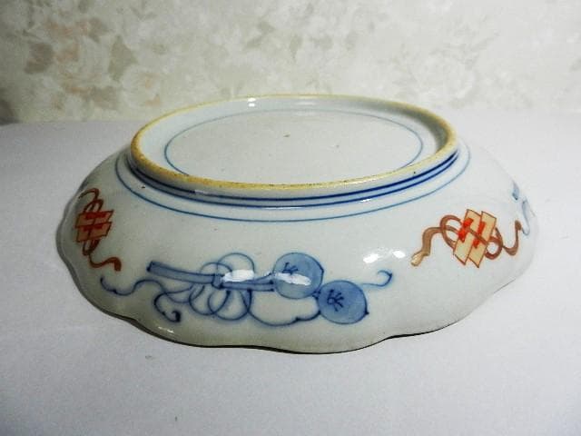 伊万里焼色絵 柘榴 菊 魚藻文様 輪花型七寸皿