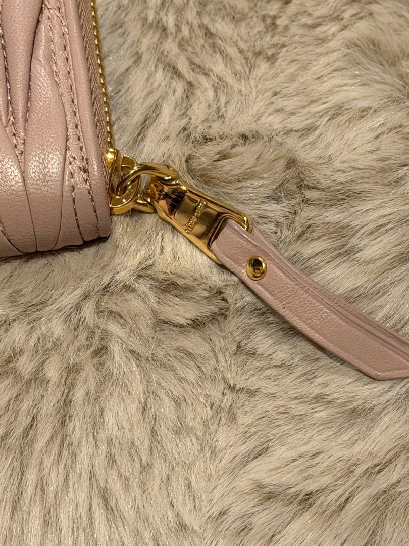 miu miu ピンクレザーケース ミュウミュウ マテラッセ