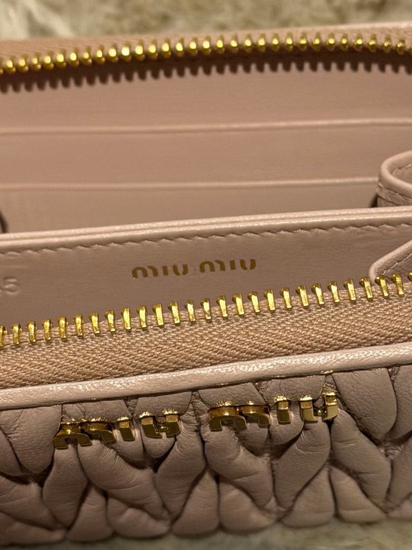 miu miu ピンクレザーケース ミュウミュウ マテラッセ