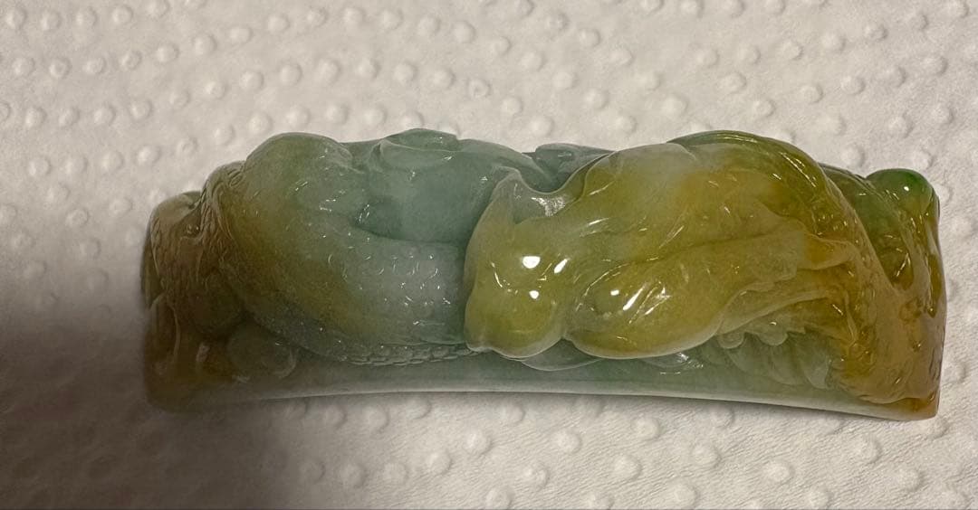 天然翡翠保証　鑑定書付き 約8cm 手彫り一点物