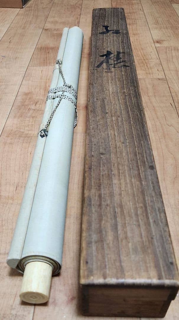 【紅椿図】東原方僊 2650 つばきに雀 共箱 掛け軸　肉筆