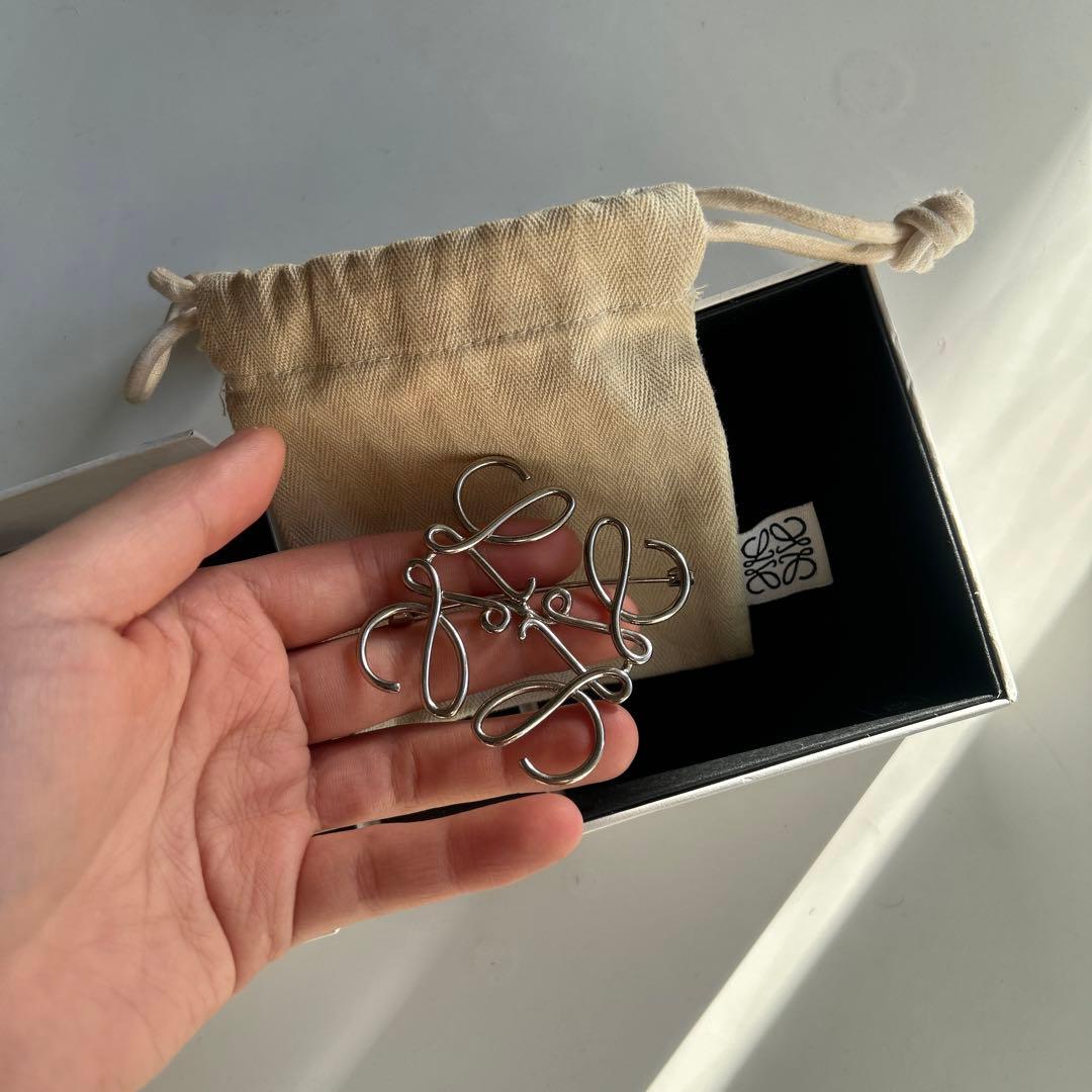 LOEWE メタルブローチ スワロフスキー風