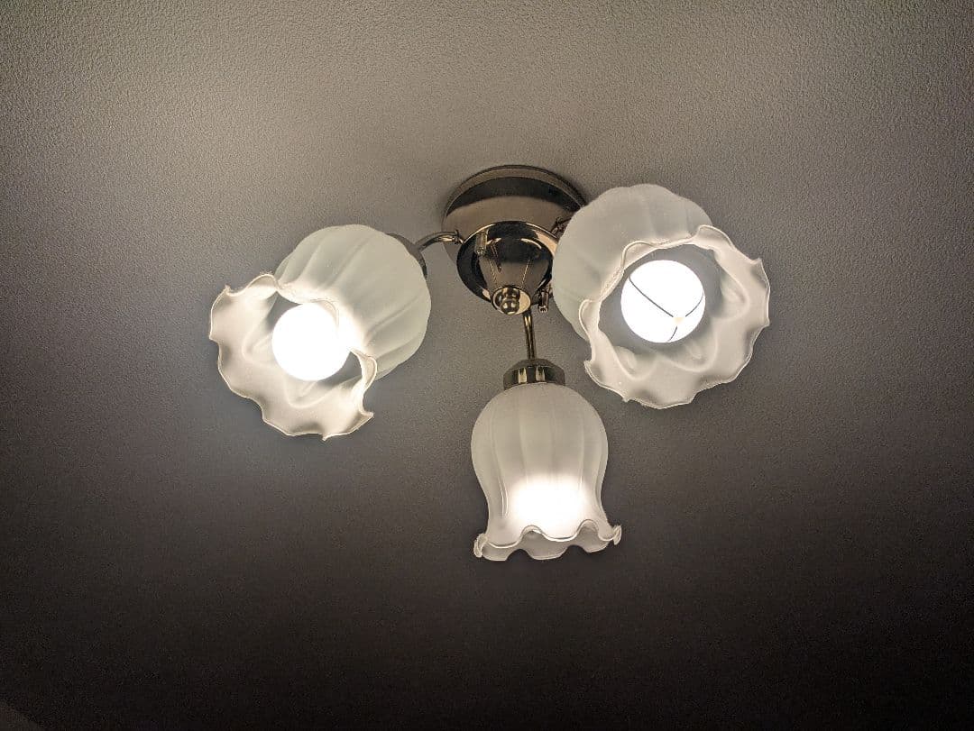 7/22処分 すずらん 鈴蘭 モチーフのライト