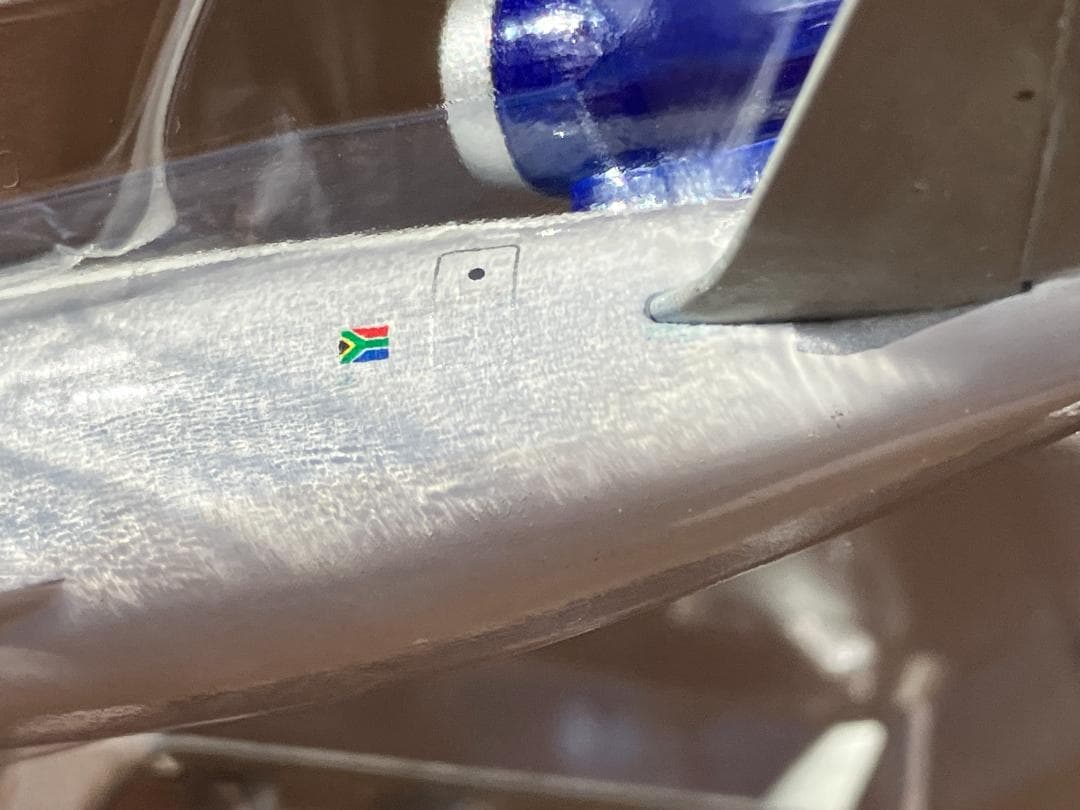 貨物機模型　南アフリカ航空　MD-11　1/400　　け