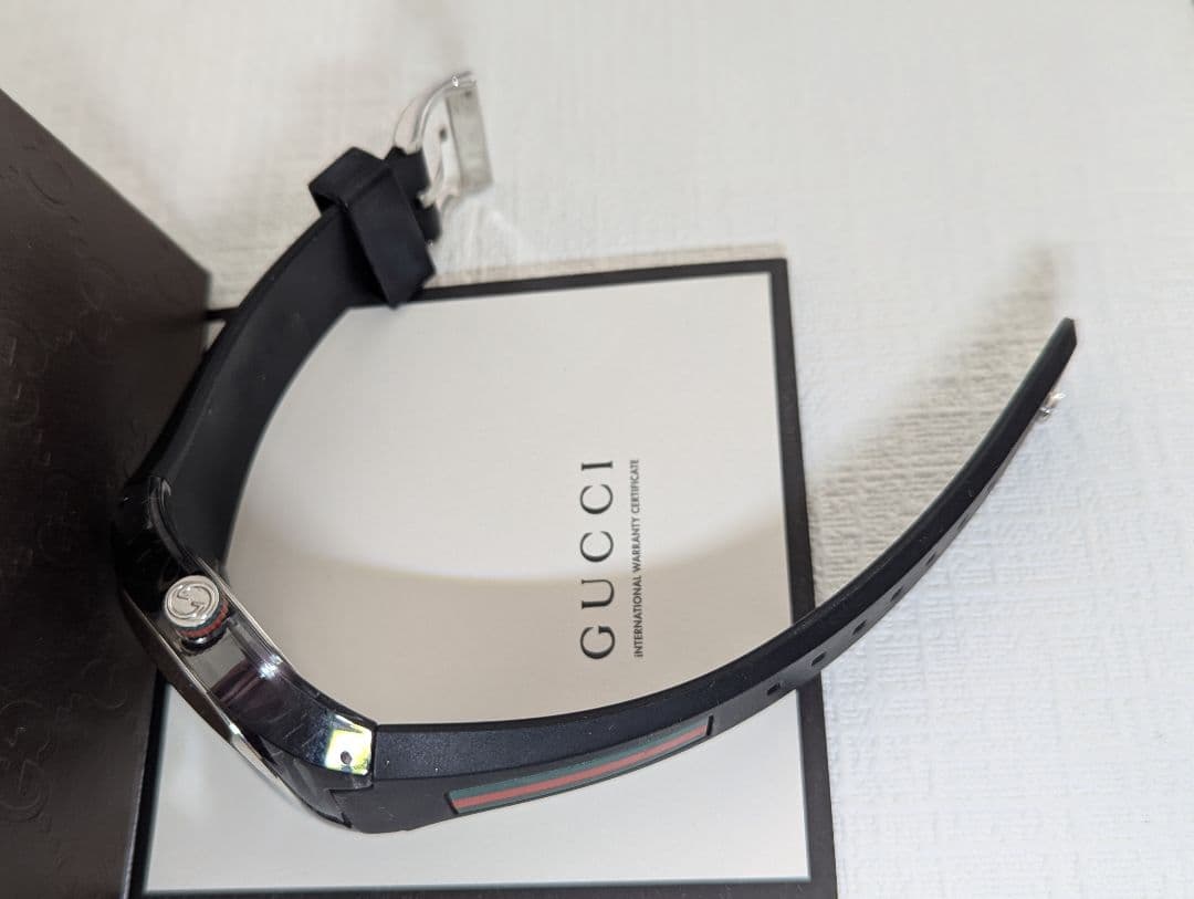 GUCCI SYNC ラバーベルト時計