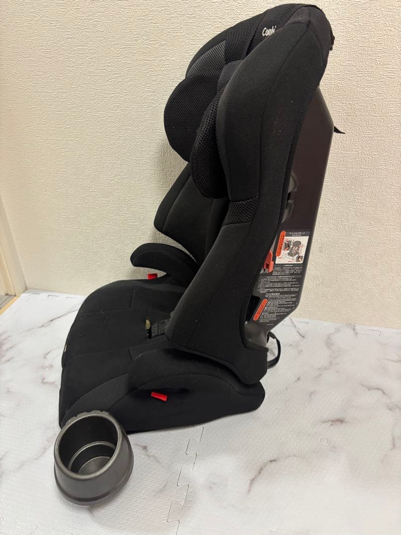 コンビ　ジョイトリップエアスルーGG　黒　ジュニアシート　シートベルト