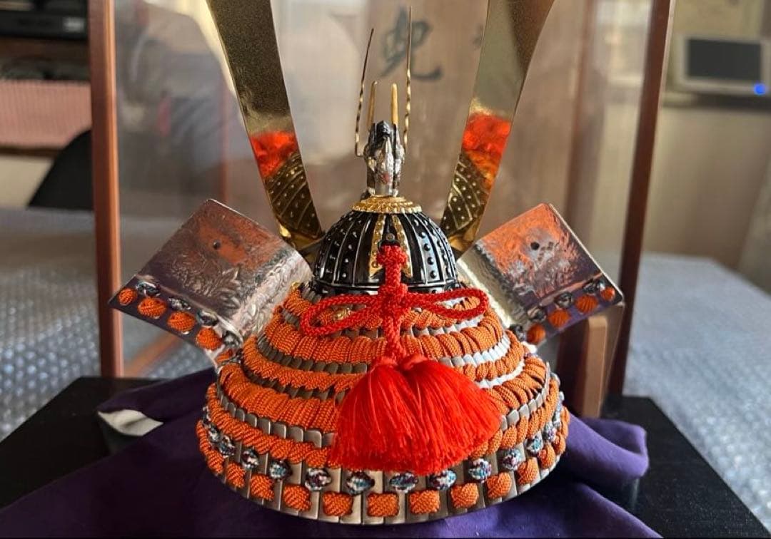 純銀 兜 (剣付) 銀細工 関工芸 武比古 ケース飾り