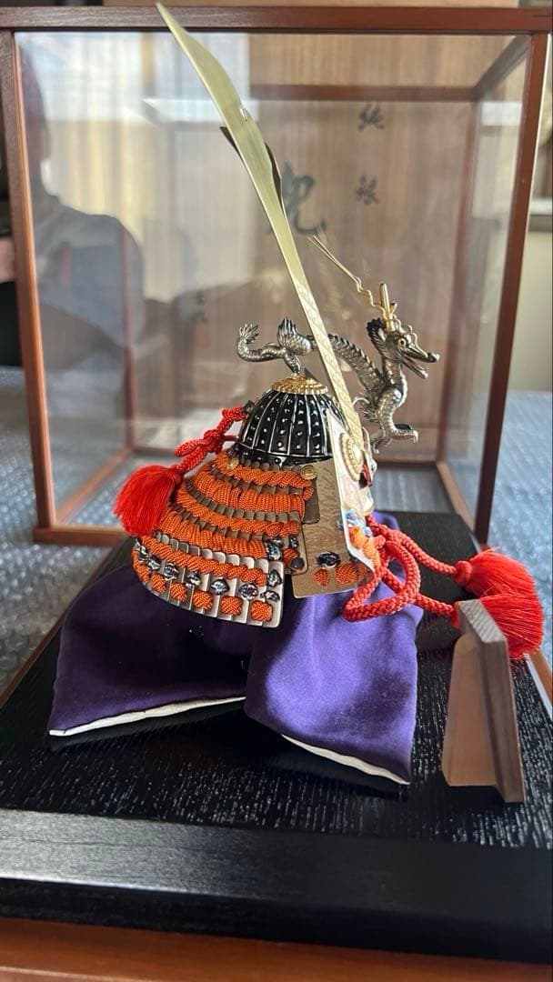 純銀 兜 (剣付) 銀細工 関工芸 武比古 ケース飾り