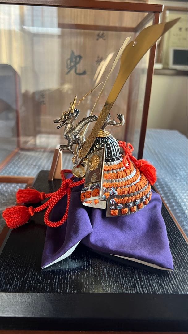 純銀 兜 (剣付) 銀細工 関工芸 武比古 ケース飾り