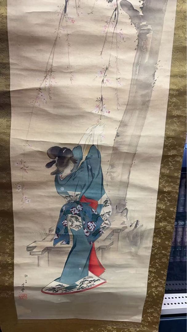 伝統的な日本の掛軸「桜を触る美人図」絹本 肉筆 共箱付き 掛け軸
