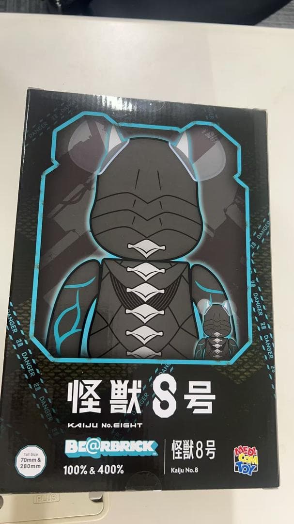BE@RBRICK 怪獣8号 100% & 400%