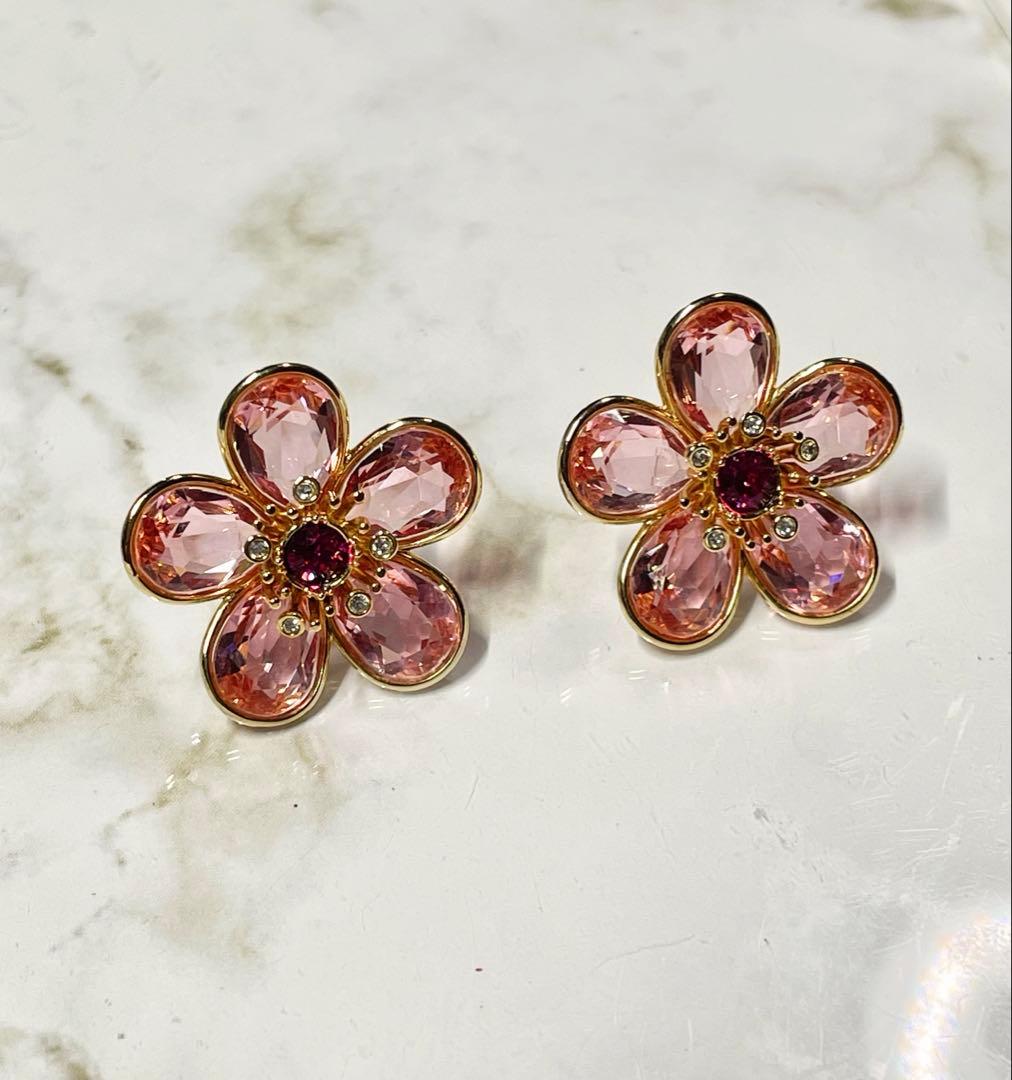 【最終値下げ】Swarovski(スワロフスキー)Florereスタッドピアス