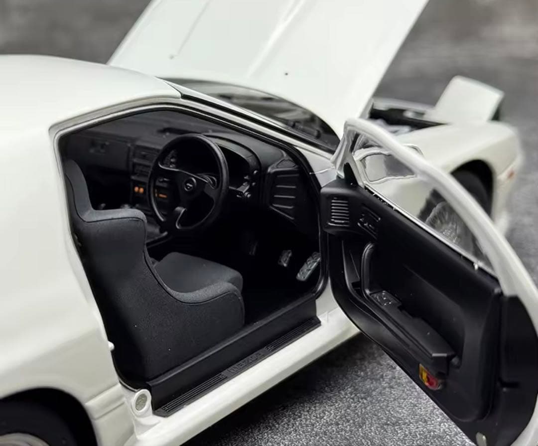WHELARTダイキャスト 1:18スケール マツダ RX7 FC3S モデル