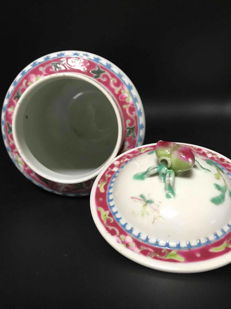 民国時代　洪憲年製　粉彩吉祥花桃紋花瓶　桃取手蓋付き（E-５）