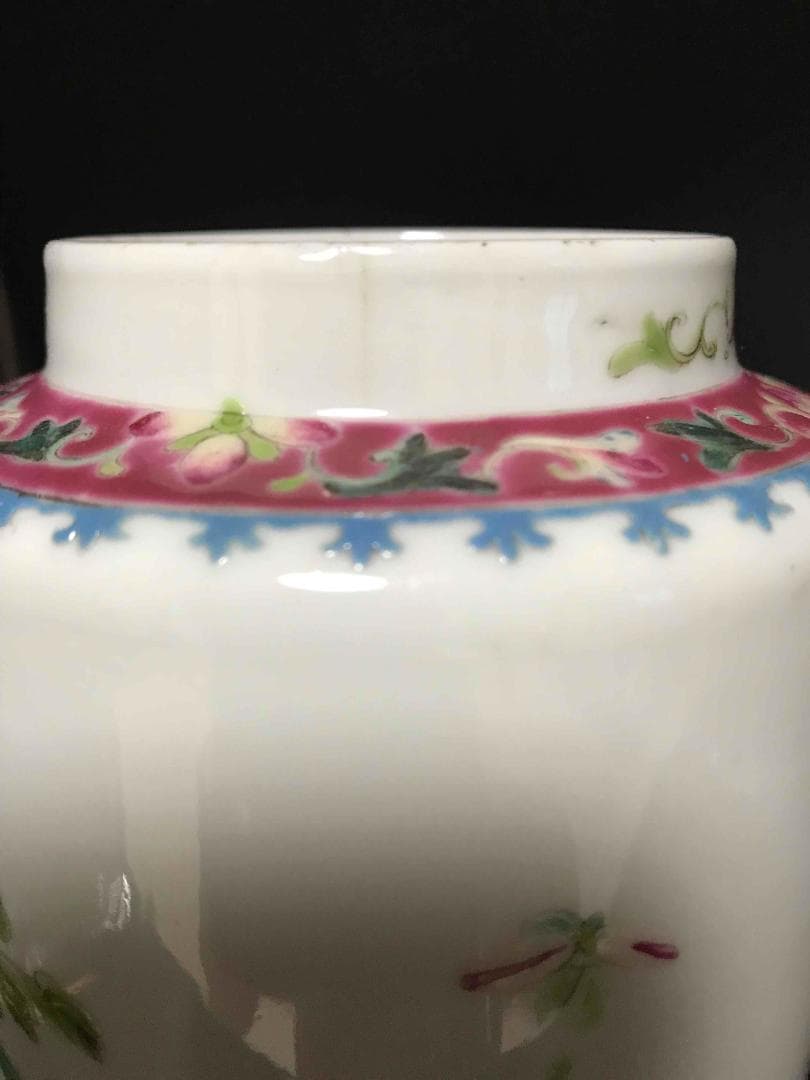 民国時代　洪憲年製　粉彩吉祥花桃紋花瓶　桃取手蓋付き（E-５）