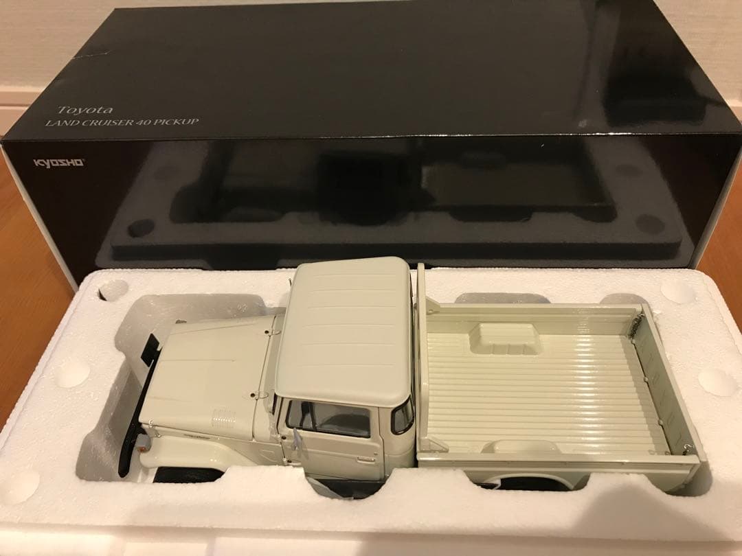 京商　KYOSHO トヨタランドクルッサ 40 1/18