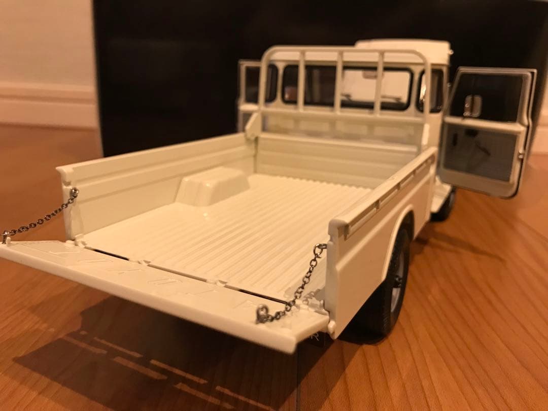 京商　KYOSHO トヨタランドクルッサ 40 1/18