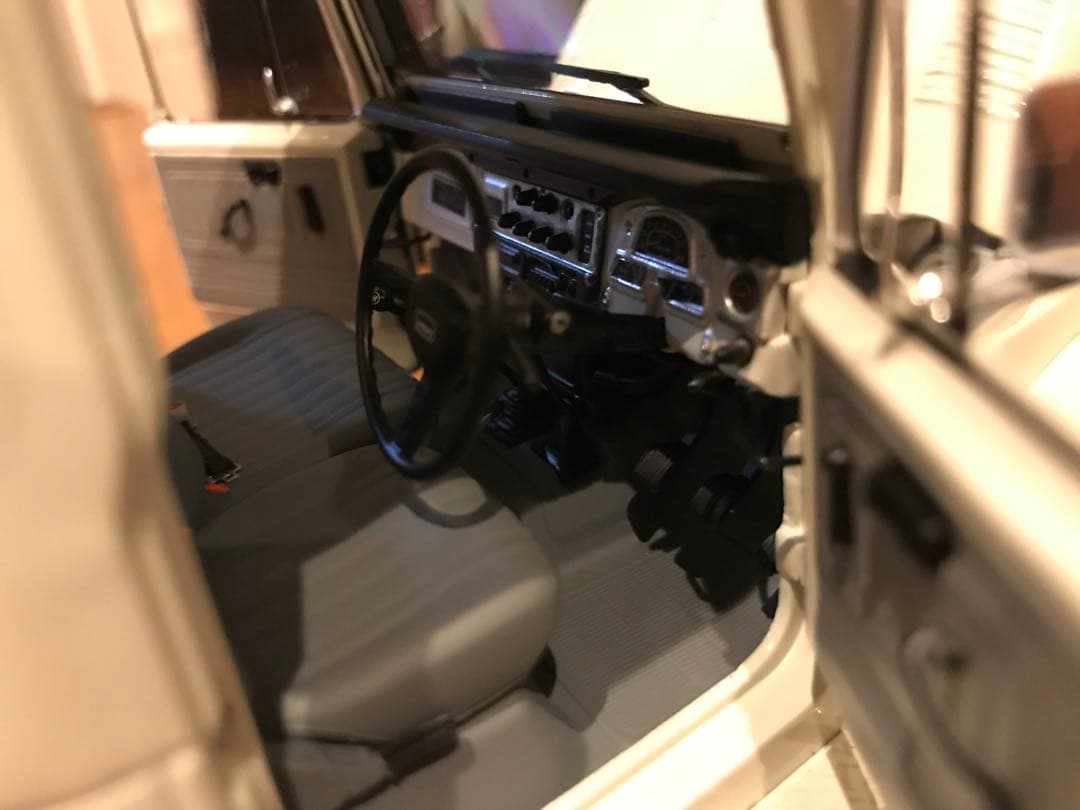 京商　KYOSHO トヨタランドクルッサ 40 1/18