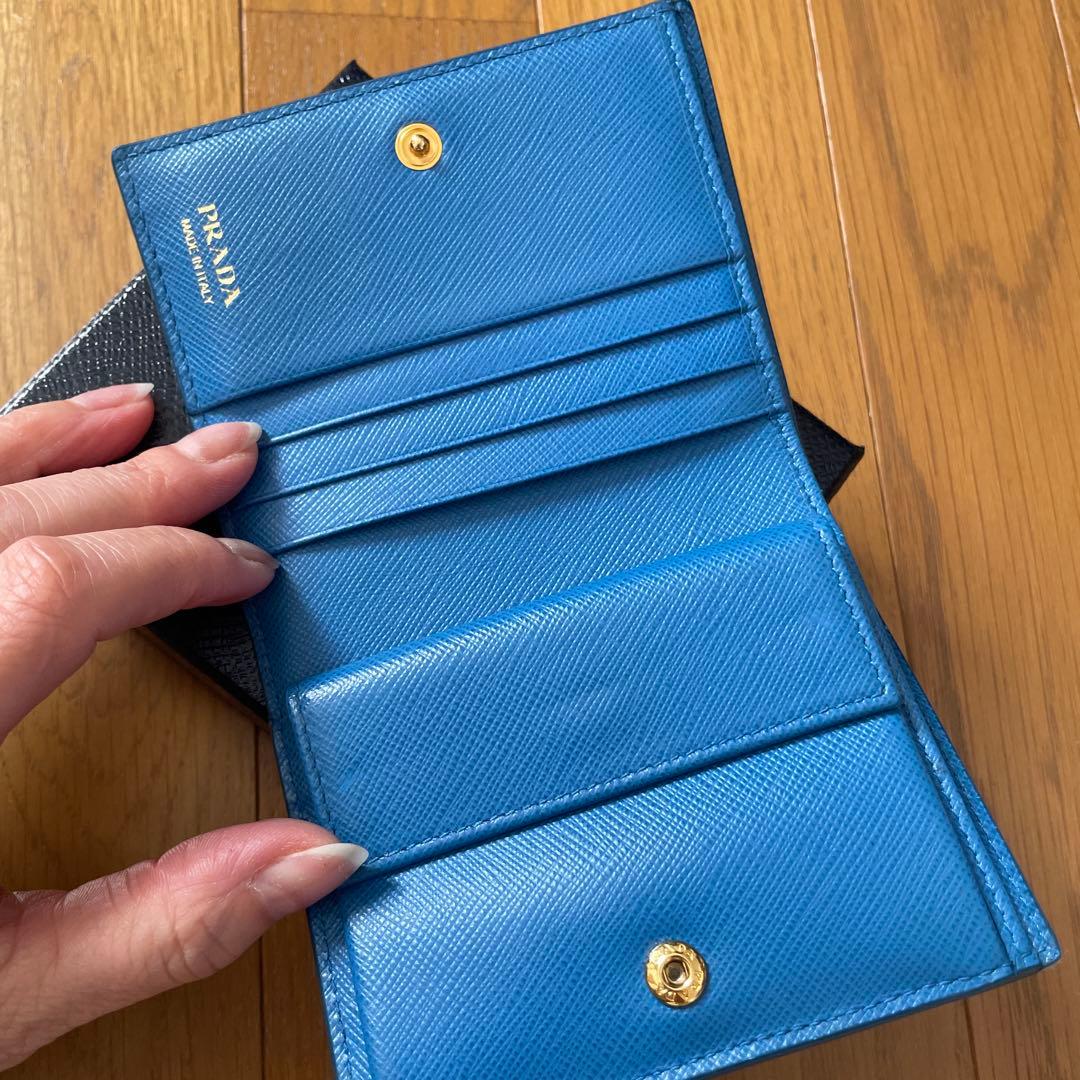 PRADA 二つ折り財布 青