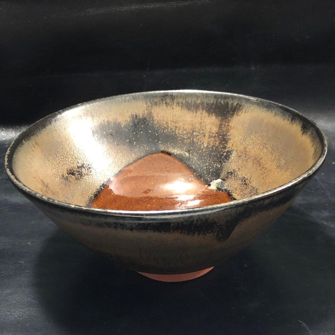 美しい古美術◼️蔵から、凄い美しい黒とカーキ色に茶の3色の抹茶茶碗が出て来ました。