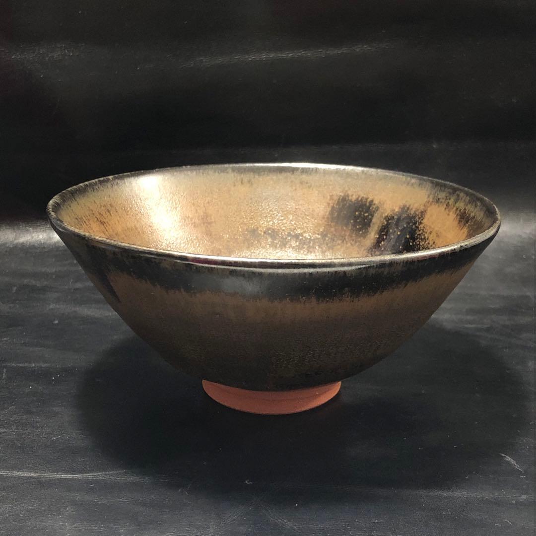 美しい古美術◼️蔵から、凄い美しい黒とカーキ色に茶の3色の抹茶茶碗が出て来ました。