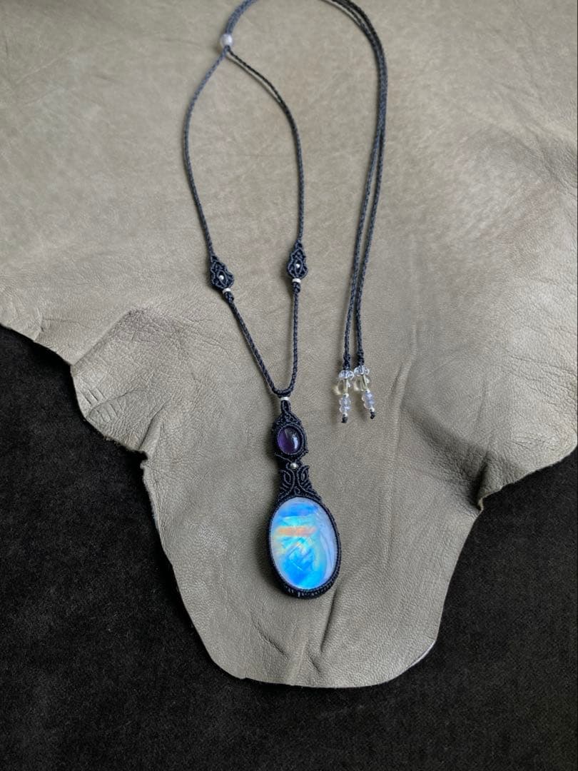 レインボームーンストーン　アメジスト　マクラメペンダント　ネックレス