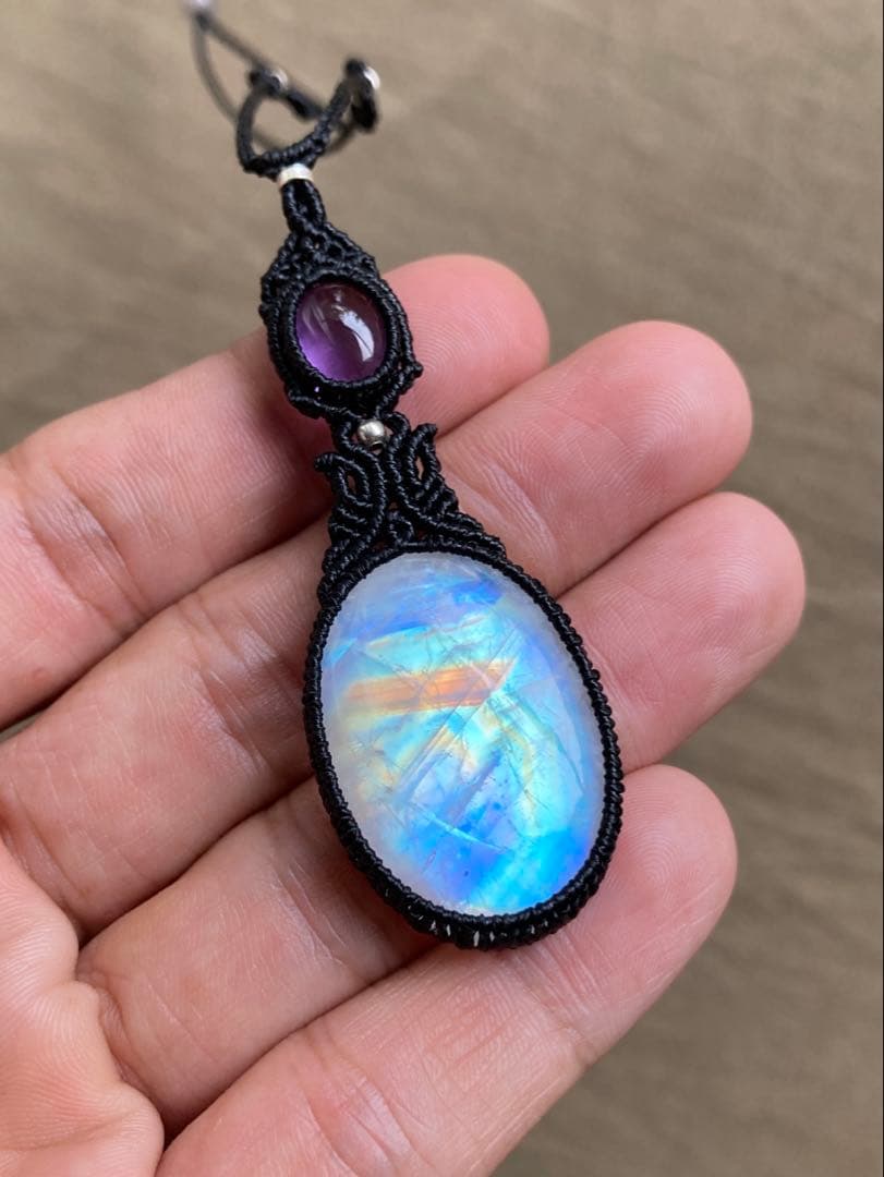 レインボームーンストーン　アメジスト　マクラメペンダント　ネックレス