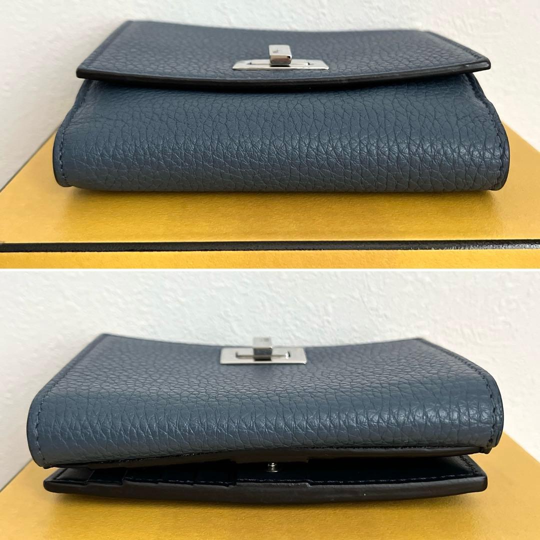 未使用級✨ FENDI ピーカブー 二つ折り財布 セレリア ブルーグレー レザー