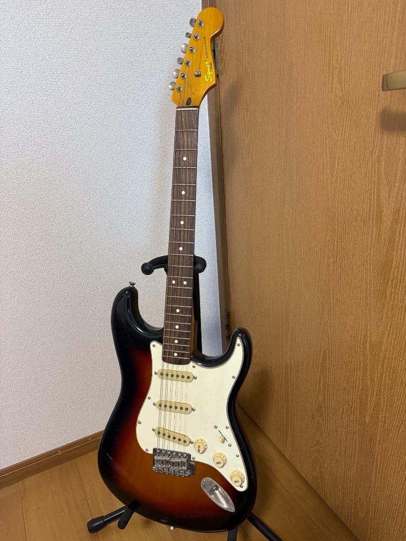 Squier by Fender ストラトタイプ エレキギター　中古