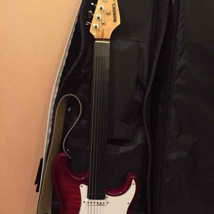 エレキギター 【ケース付き】