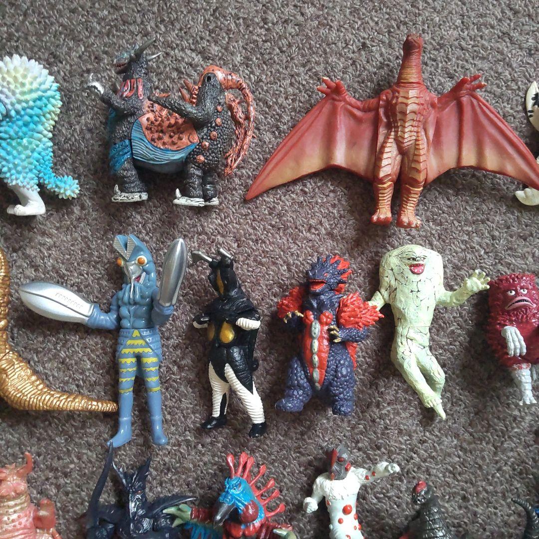 d*2様 ウルトラマンシリーズ 怪獣フィギュア 82体