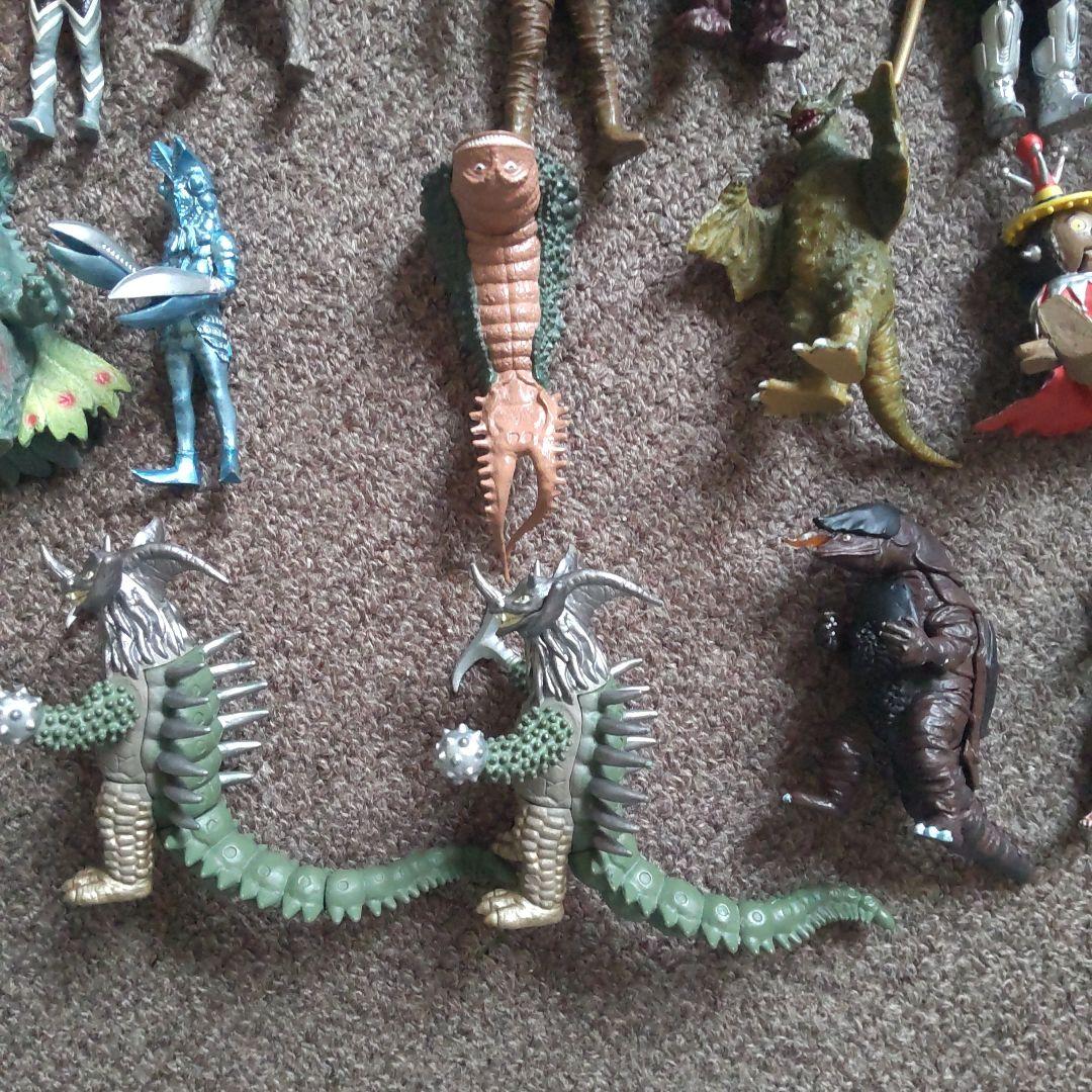 d*2様 ウルトラマンシリーズ 怪獣フィギュア 82体