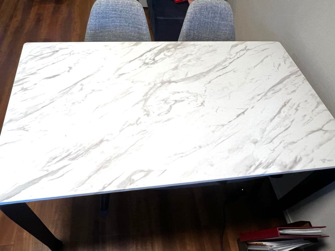 値下げ。1月19日まで。メラミン素材のダイニングテーブル　状態は良好！