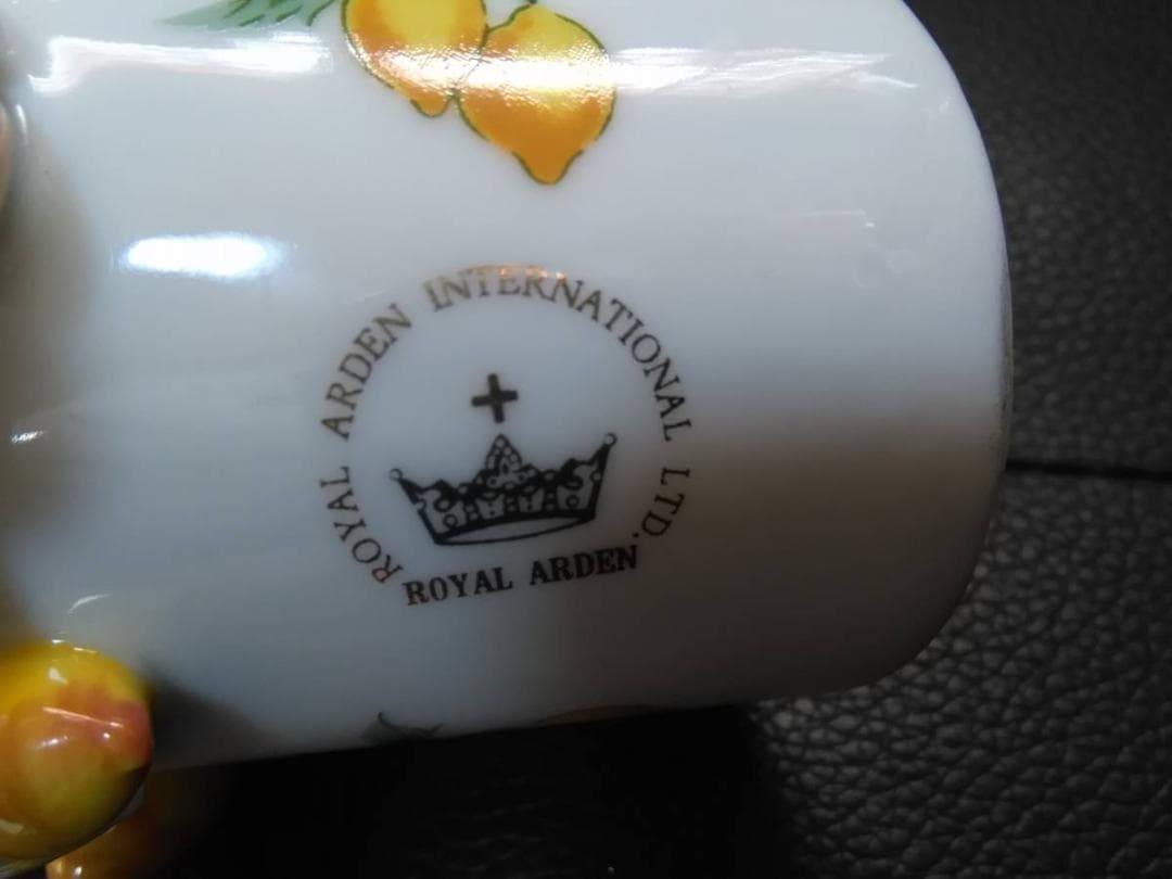  ARDEN 　手書き植物文様　植物蕾彫刻　取っ手付の品　印