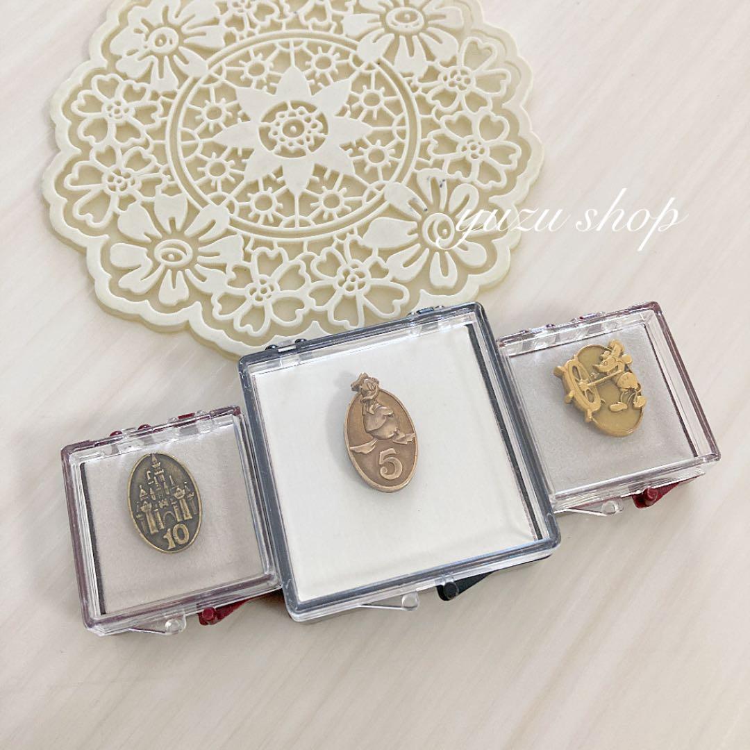 レア＊『121番』ディズニーキャストさんの非売品バッチ！。・＊